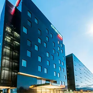 Courtyard By Marriott Airport Отель